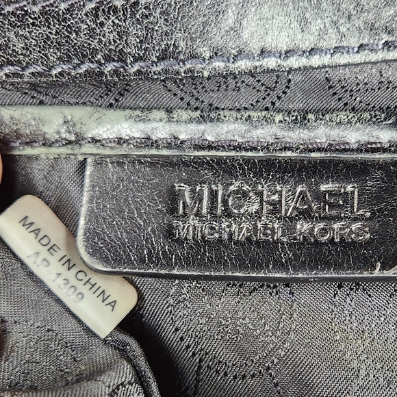 Michael Kors Devon Large Hobo Black Leather Shoulder Tote - Picture 5 of 14